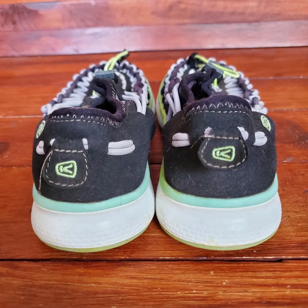 Keen Uneek O2 Bungee Water Shoes Boys 3 Waterproof Sandals Black Green